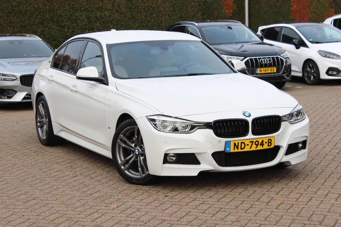 BMW 3-serie - 330e Centennial High Exe. M Sport. / NL Auto / Dealer onderhouden / Navi Proff. / Leder / - AutoWereld.nl