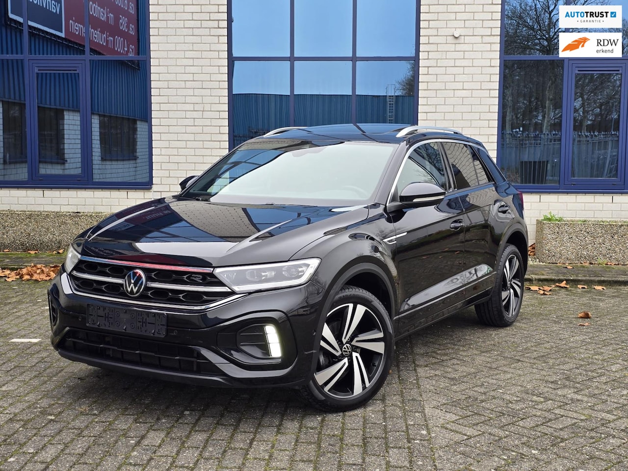 Volkswagen T-Roc - 1.5 TSI R-Line Carpass/Pano/Massage/DSG/Keyless/Full Dealer onderhouden! - AutoWereld.nl