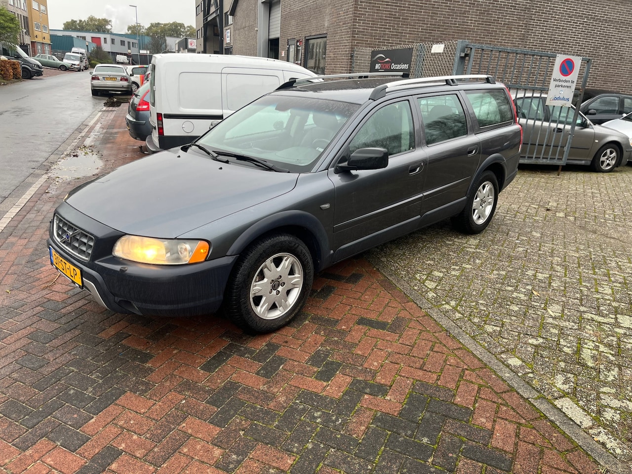 Volvo XC70 - 2.4 D5 Momentum! Cross! Automaat! Cruise! Leder! - AutoWereld.nl