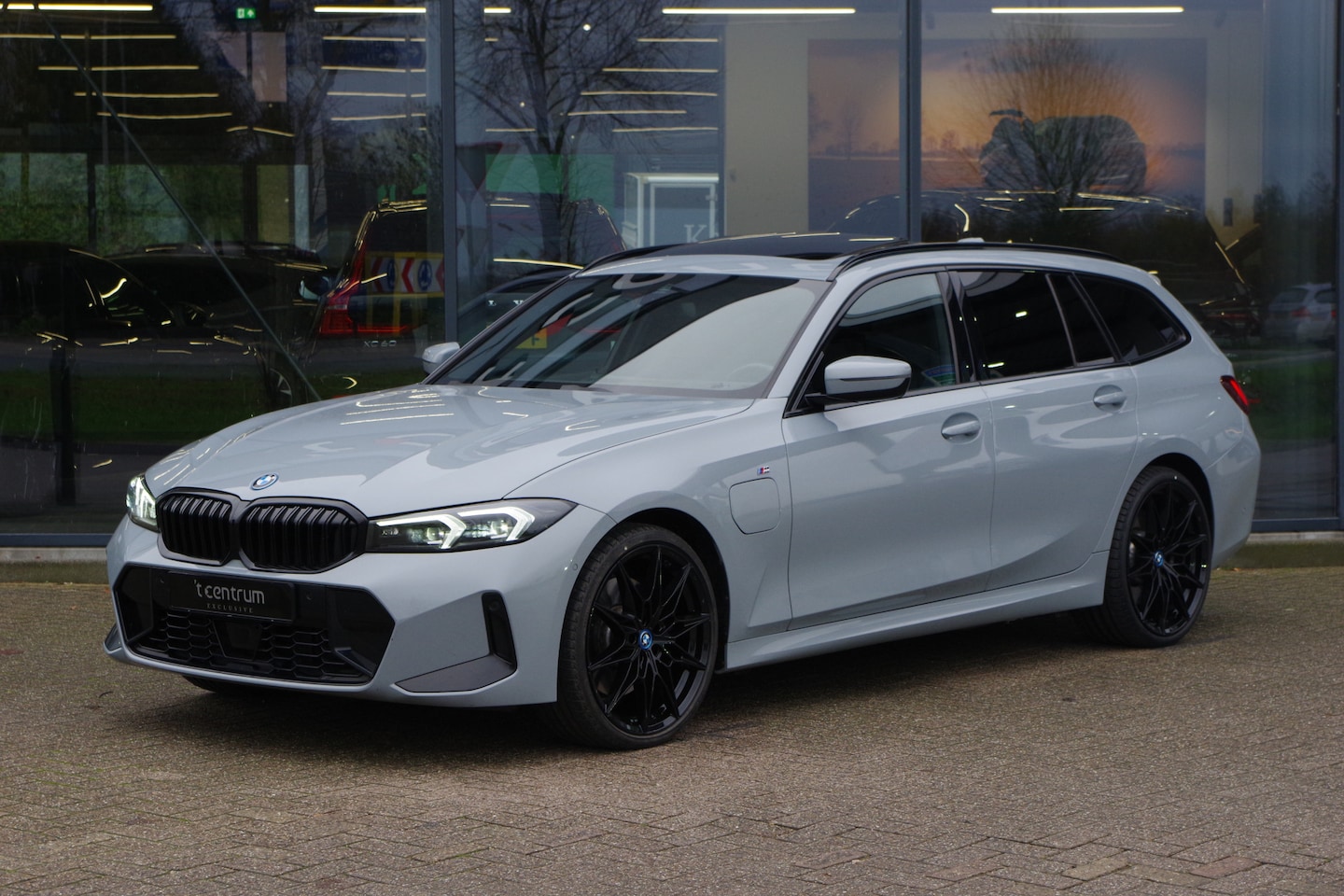 BMW 3-serie Touring - 330e 293 PK xDrive High Executive M-Sport Pro, Kuipstoelen, Panoramadak, Memory, Adap. Cru - AutoWereld.nl