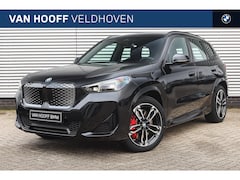 BMW iX1 - eDrive20 M Sport / Trekhaak / Sportstoelen / Achteruitrijcamera / M Adaptief onderstel / A