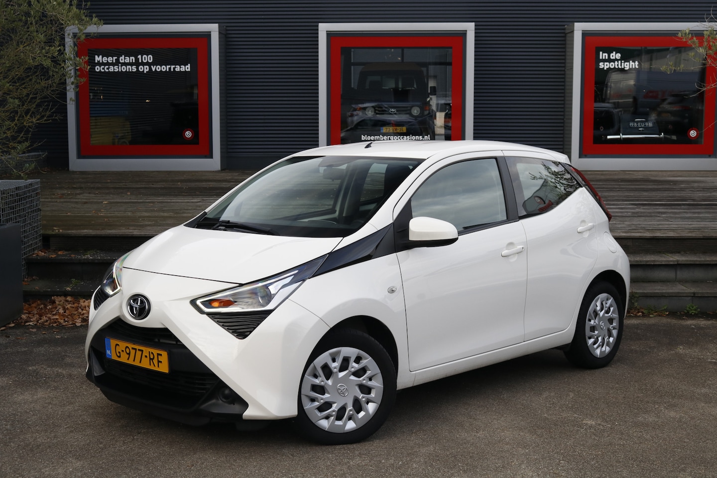 Toyota Aygo - 1.0 VVT-i x-play | Automaat | Apple Carplay | Lage KM stand | Dealeronderhouden | - AutoWereld.nl