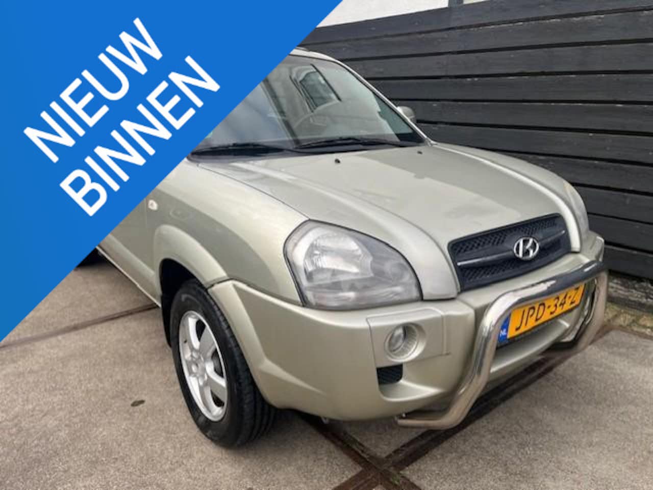 Hyundai Tucson - 2.0i Active AIRCO/TREKHAAK/NIEUWE APK/NETTE AUTO! - AutoWereld.nl