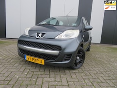 Peugeot 107 - 1.0-12V Millesim 200