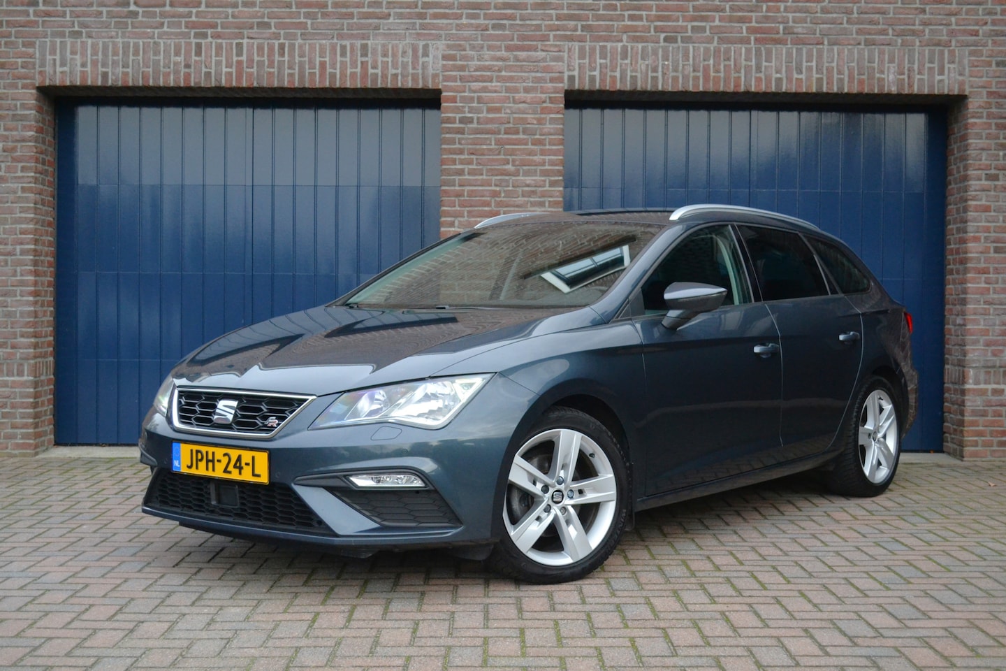 SEAT Leon ST - 1.5 TSI FR Business Intense | Virtual Cockpit | Trekhaak | Stoeverwarming | Carplay/Androi - AutoWereld.nl