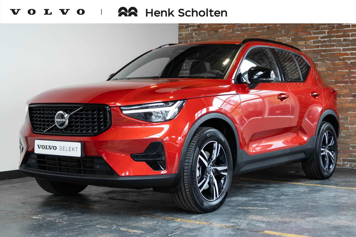 Volvo XC40 - B4 Plus Dark | Verwarmde Voorstoelen+Stuurwiel | Verwarmde voorruit | Semi-Elektrische Tre - AutoWereld.nl