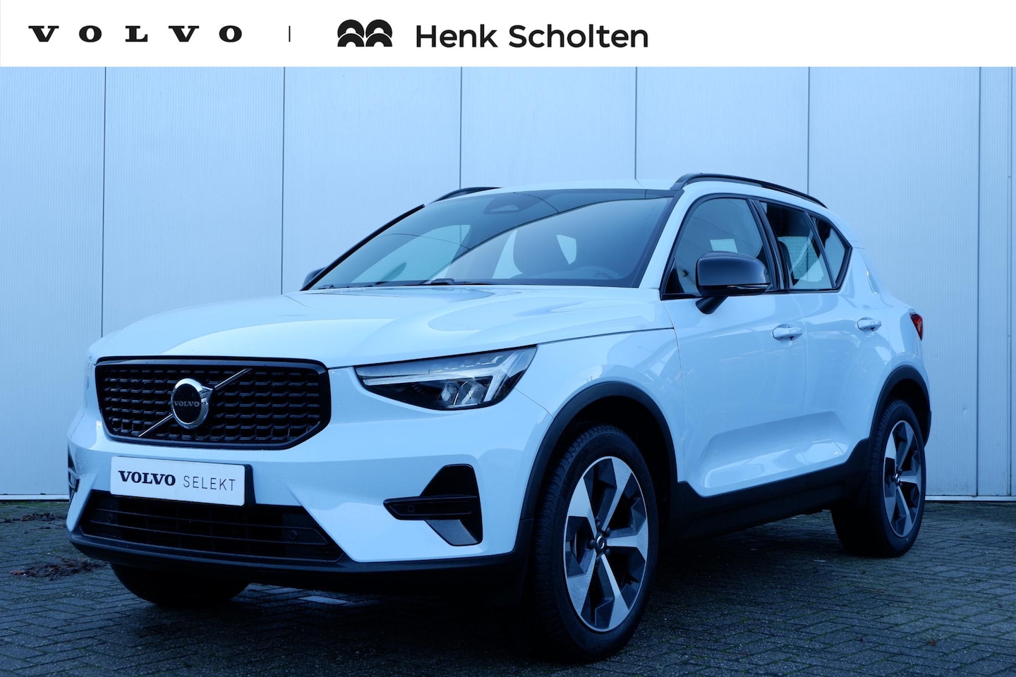 Volvo XC40 - 2.0 B4 Plus Dark | Verwarmde Stoelen en Stuurwiel | Verwarmbare Voorruit | Semi- Elektrisc - AutoWereld.nl