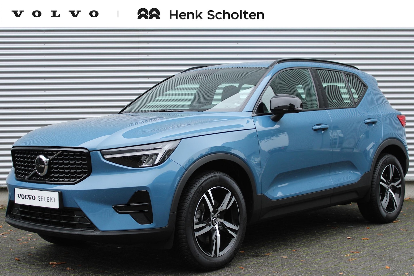 Volvo XC40 - B4 Plus Dark | Verwarmbare Voorstoelen en Stuurwiel | Semi-Elektrische Trekhaak | Verwarmb - AutoWereld.nl