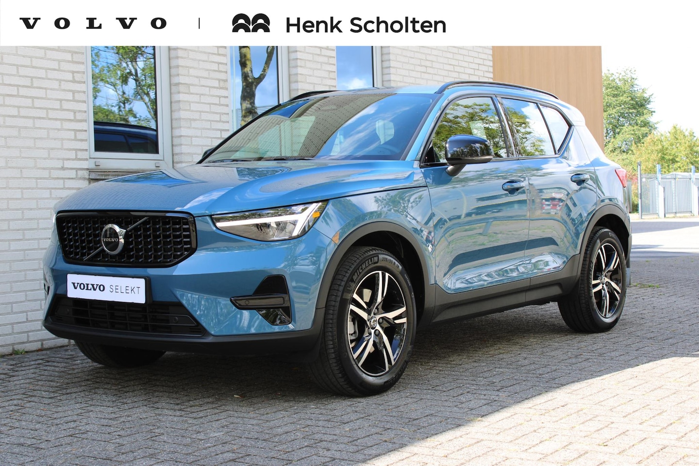 Volvo XC40 - B4 Automaat Plus Dark | Google Maps | Trekhaak, semi elektrisch inklapbaar | BLIS | Verwar - AutoWereld.nl