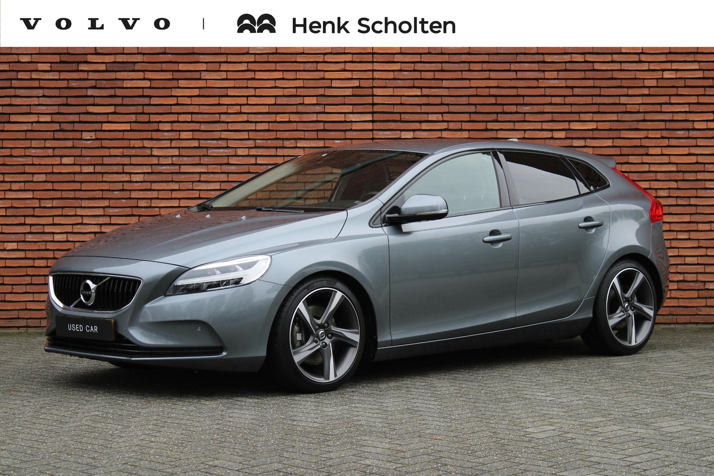 Volvo V40 - T3 Automaat Dynamic Edition | Trekhaak | Verwarmbare voorstoelen | Achteruitrijcamera | Ex - AutoWereld.nl