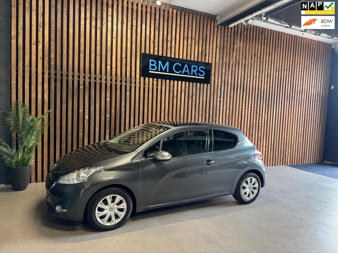 Peugeot 208 - 1.2 VTi Allure Panodak,Navigatie,Half leer - AutoWereld.nl