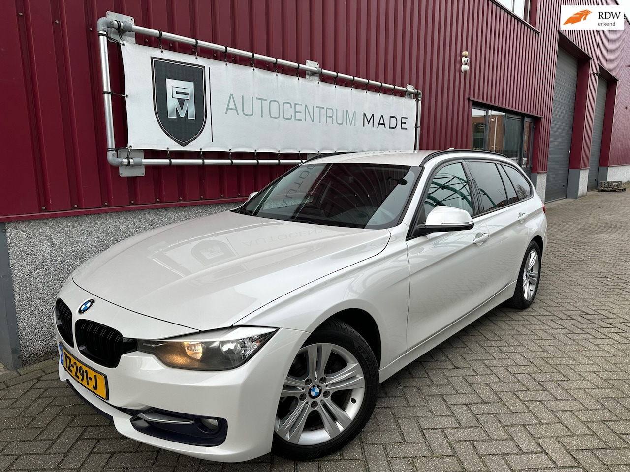 BMW 3-serie Touring - 318d Executive // Automaat // Navi // PDC // Cruise control - AutoWereld.nl