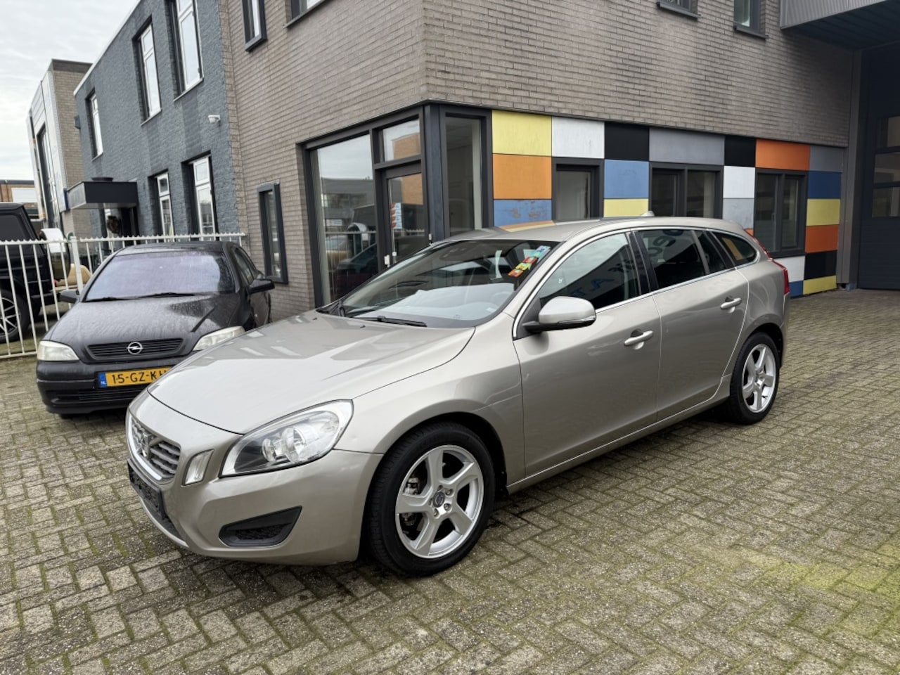 Volvo V60 - 1.6 T3 Momentum 1.6 T3 Momentum - AutoWereld.nl