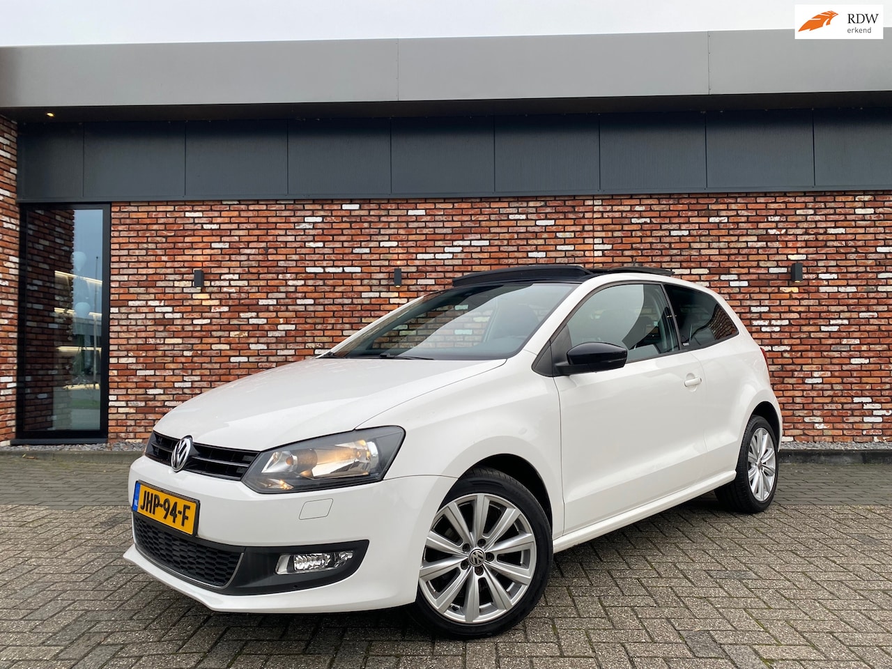 Volkswagen Polo - 1.2 Style Uitvoering Panoramadak 126000km Stoelverw - AutoWereld.nl