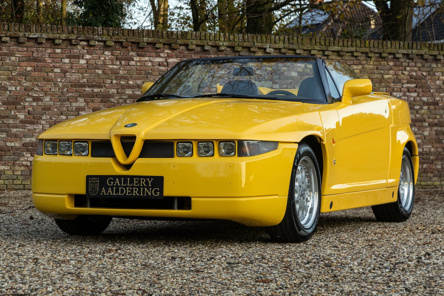 Alfa Romeo RZ - Zagato "Number 176 of 278 built" Presented in Giallo Ginestra over Pelle Nera, An RZ with - AutoWereld.nl