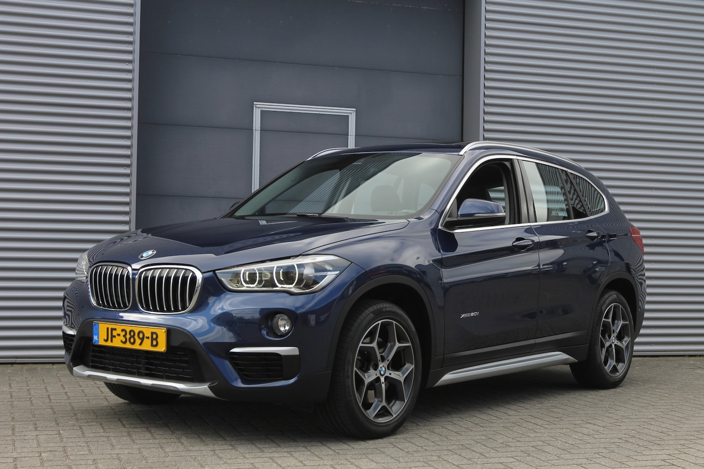 BMW X1 - xDrive20i xLine I AUT. I PANO.DAK I CAMERA I 51000 KM - AutoWereld.nl