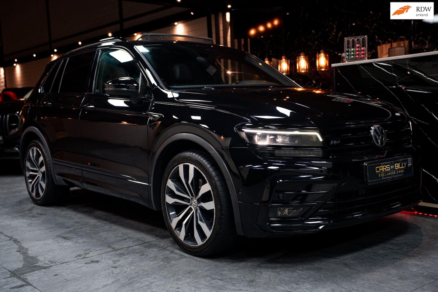 Volkswagen Tiguan - 1.5 TSI RLINE|PANO|AUT7|NAVI|FULL - AutoWereld.nl