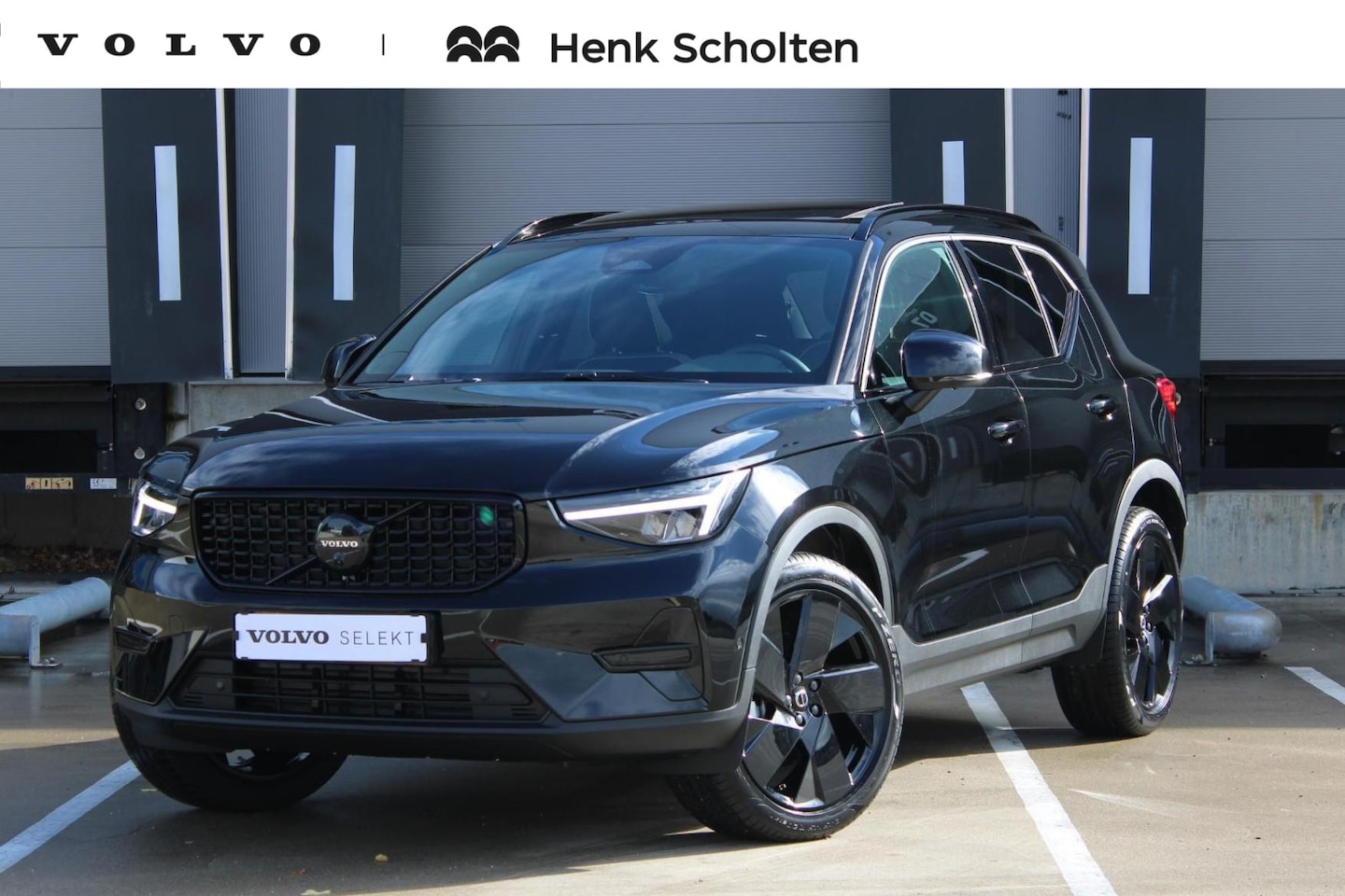 Volvo XC40 - B4 Plus Black Edition | Elektrisch Verstelbare Voorstoelen | Getint Glas Achter | 20 inch - AutoWereld.nl