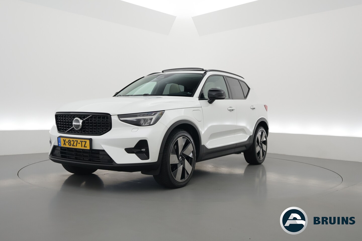 Volvo XC40 - 1.5 T5 Plug-in hybrid Ultimate Dark | 262 PK | Pano-dak | Leer | 20 inch | H&K Audio | Sto - AutoWereld.nl