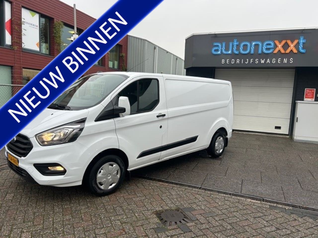 Ford Transit Custom - 300 2.0 TDCI L2H1 Trend AIRCO I PDC I 3-ZITS I 1e EIGENAAR I COMPLETE ONDERHOUDSHISTORIE - AutoWereld.nl