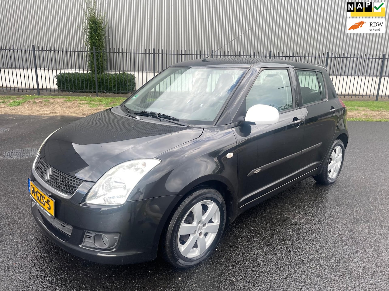 Suzuki Swift - 1.3 Bandit 5 Deurs Clima Keyless Bj 2008 183000 met NAP!!! - AutoWereld.nl