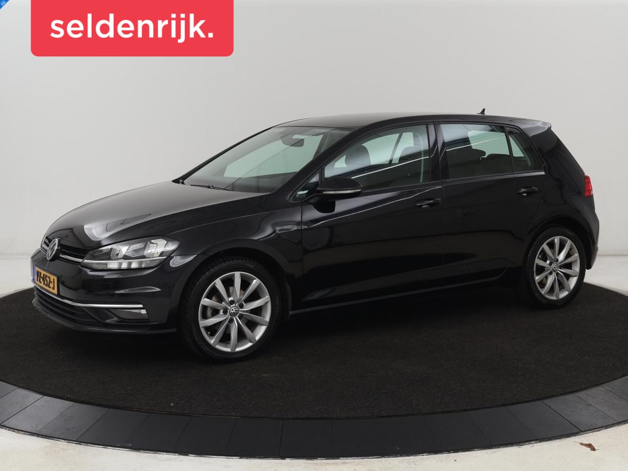 Volkswagen Golf - 1.0 TSI Highline | 88.100km NAP | Stoelverwarming | Massage | Trekhaak | Carplay | Navigat - AutoWereld.nl