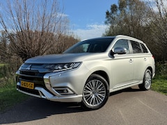 Mitsubishi Outlander - 2.4 PHEV Intense+ Automaat / 70.133 KM / Schuif-/Kanteldak / 360 Camera / Leder/Alcantara