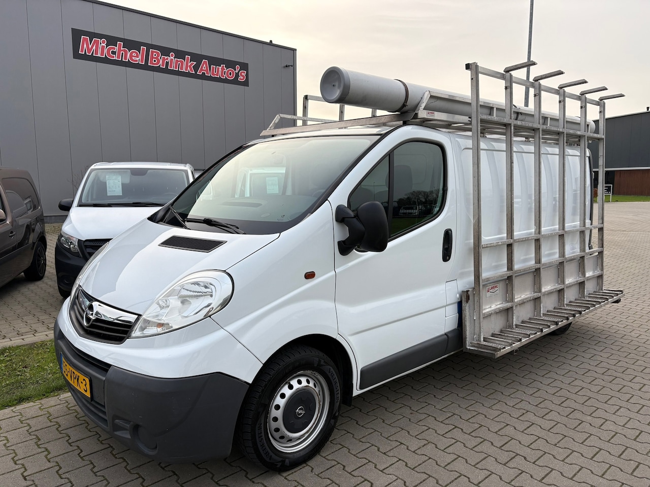 Opel Vivaro - 2.0 CDTI L2H1 Glaswagen Youngtimer - AutoWereld.nl