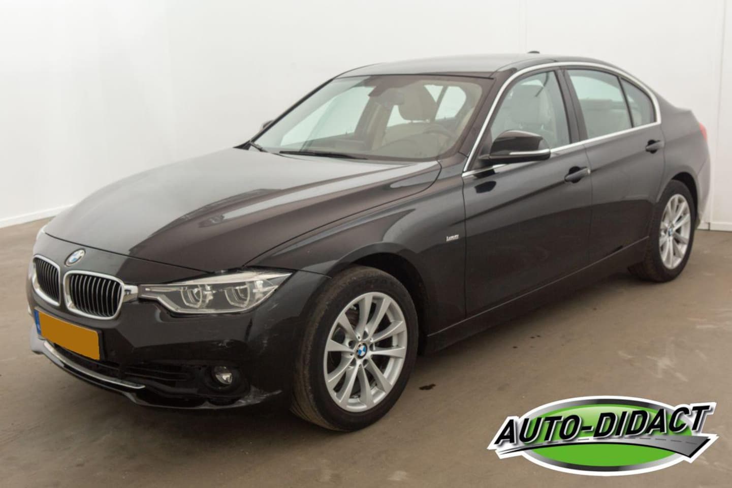 BMW 3-serie - 318i Automaat Navi Clima Leder Corporate Lease High Executive - AutoWereld.nl