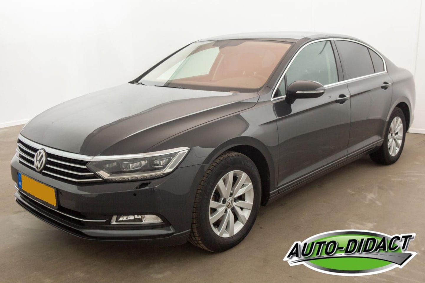 Volkswagen Passat - 1.4 TSI Automaat Clima Navi Comfortline Business - AutoWereld.nl