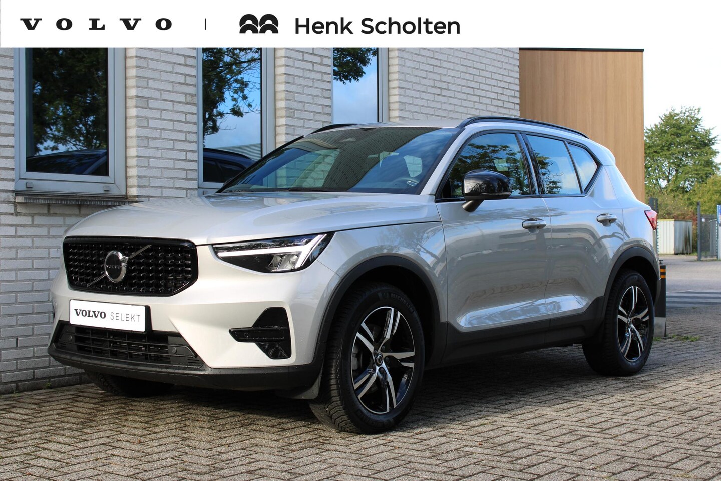 Volvo XC40 - B4 Automaat Plus Dark | Verwarmbare Voorstoelen en Stuurwiel | Semi-Elektrische Trekhaak | - AutoWereld.nl