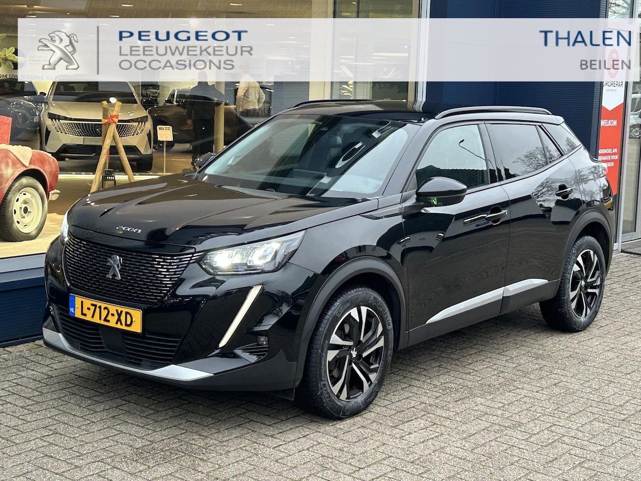 Peugeot 2008 - 1.2 Turbo 100PK Allure Pack | Trekhaak 1200KG | Navigatie | Keyless Start | Camera | Parke - AutoWereld.nl