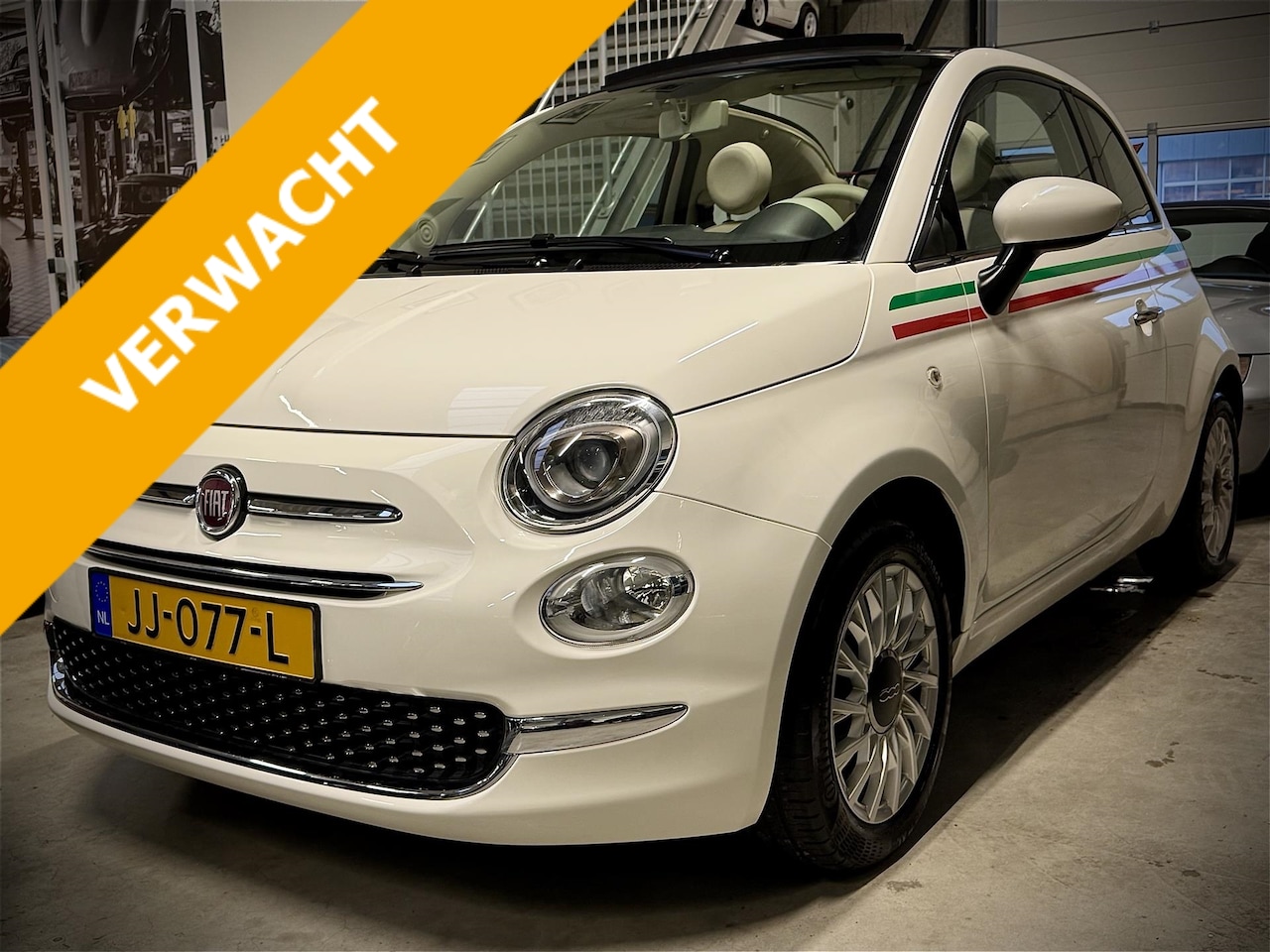 Fiat 500 C - TwinAir Turbo / Lounge / Cabrio / Red softtop / Striping / 1st owner / FULL HISTORY! - AutoWereld.nl