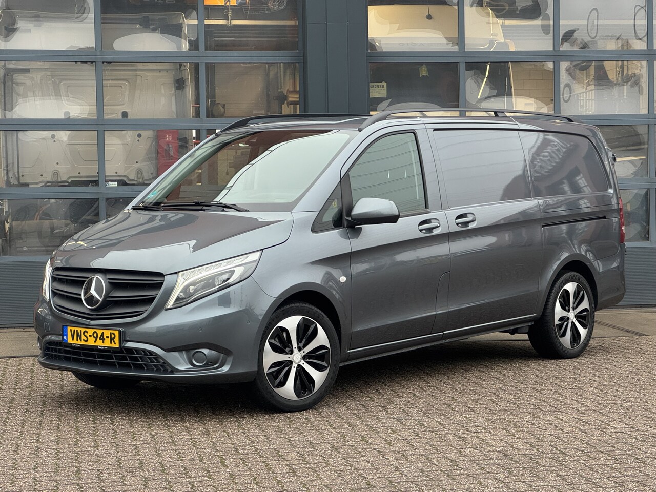 Mercedes-Benz Vito - 119 L | 2 x Schuifdeur | LED | Trekhaak 2,5t | Cruise | Achterdeuren - AutoWereld.nl