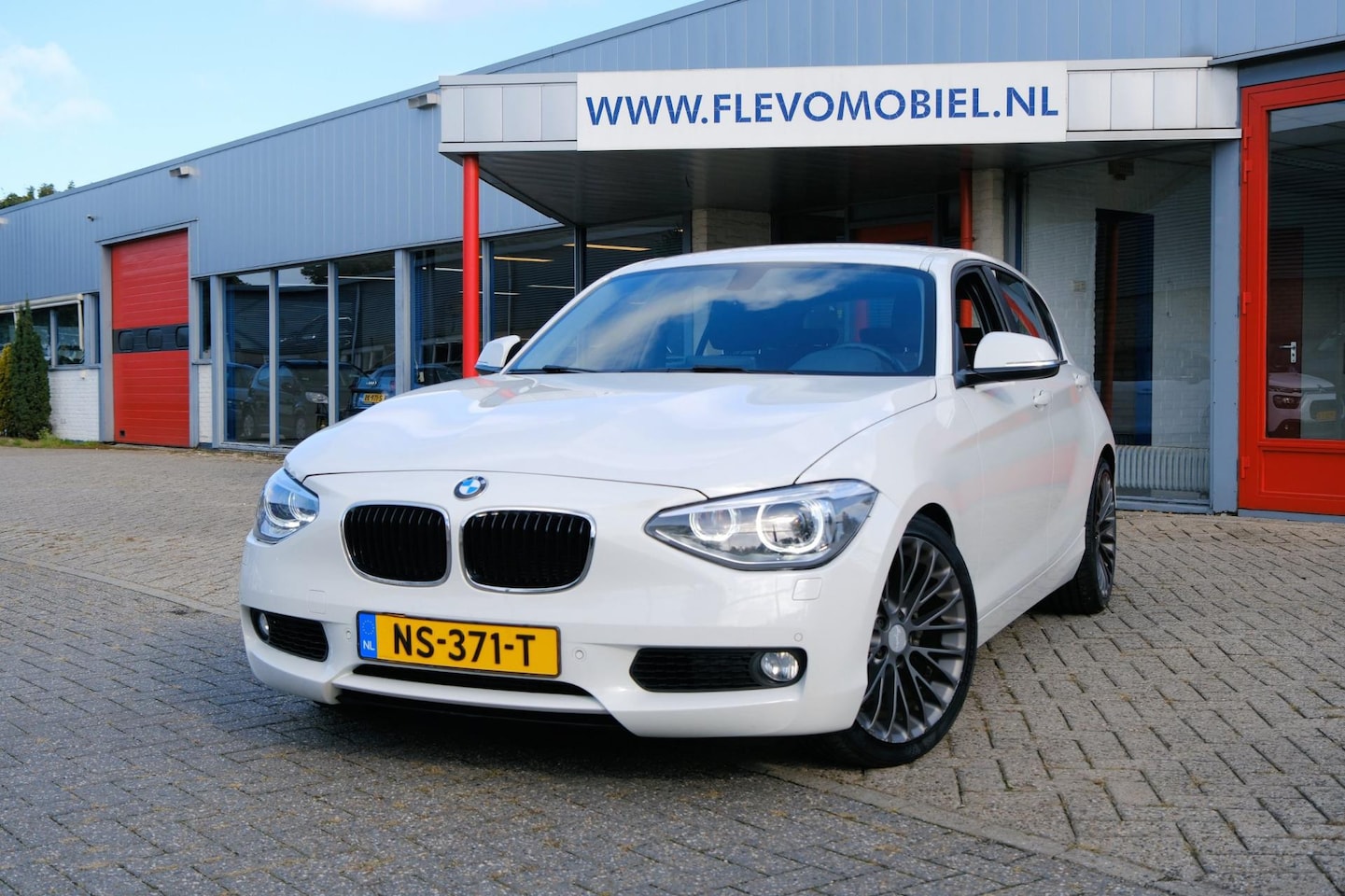 BMW 1-serie - 120d High Executive Aut. Navi|Xenon|LMV|PDC - AutoWereld.nl