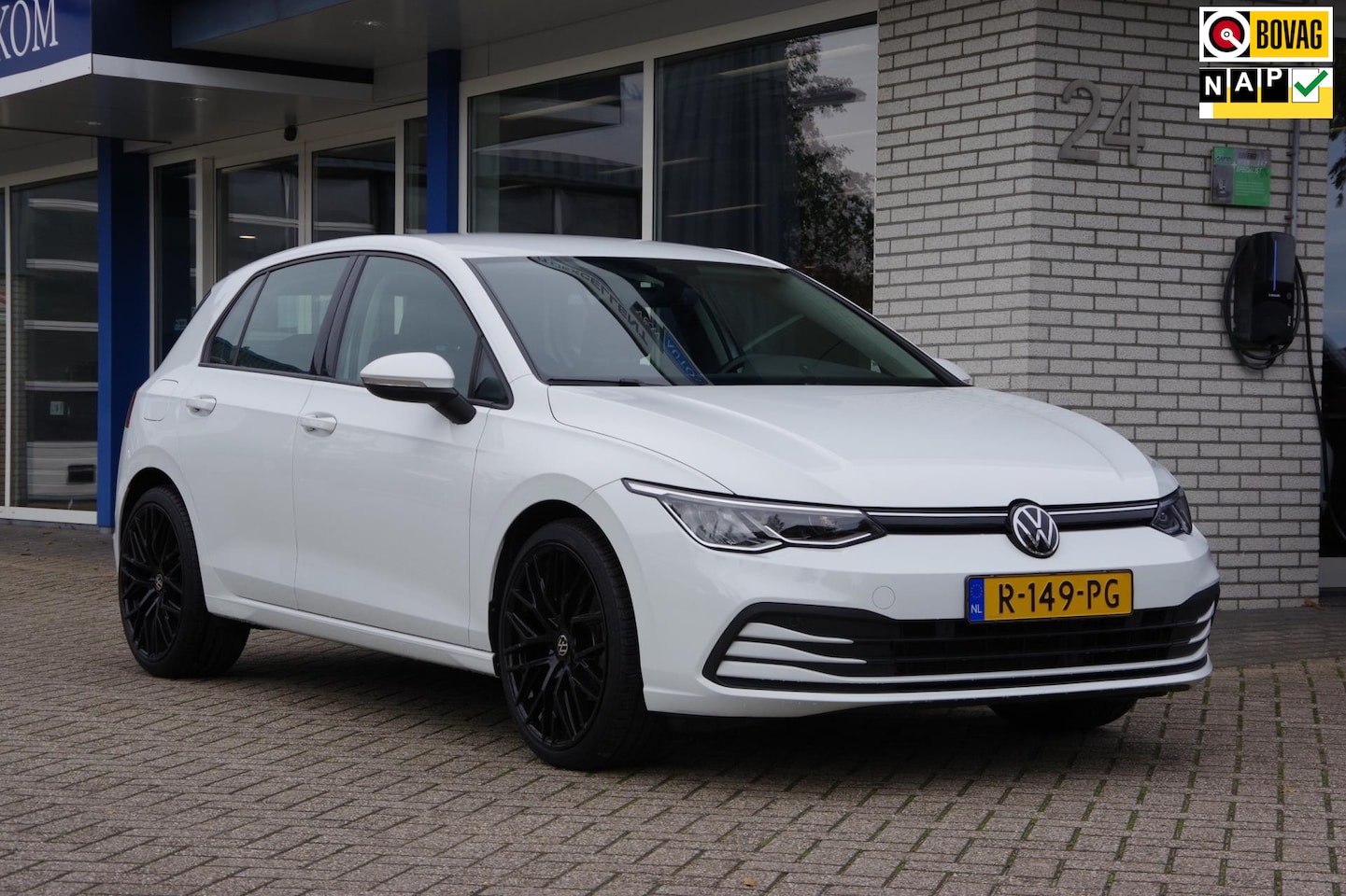 Volkswagen Golf - 1.0 TSI Life Navigatie PDC Carplay 19" - AutoWereld.nl