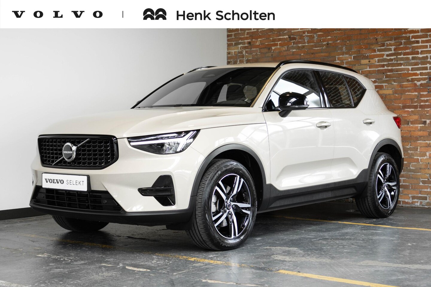 Volvo XC40 - B4 Plus Dark | Verwarmde Voorstoelen+Stuurwiel | Verwarmde voorruit | Semi-Elektrische Tre - AutoWereld.nl