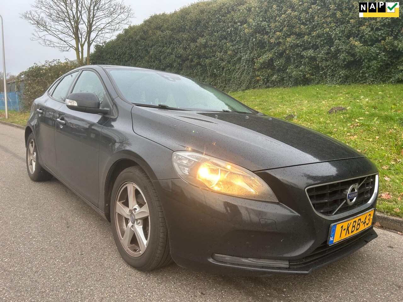 Volvo V40 - 1.6 D2 Kinetic - Navi - Camera - Clima - AutoWereld.nl
