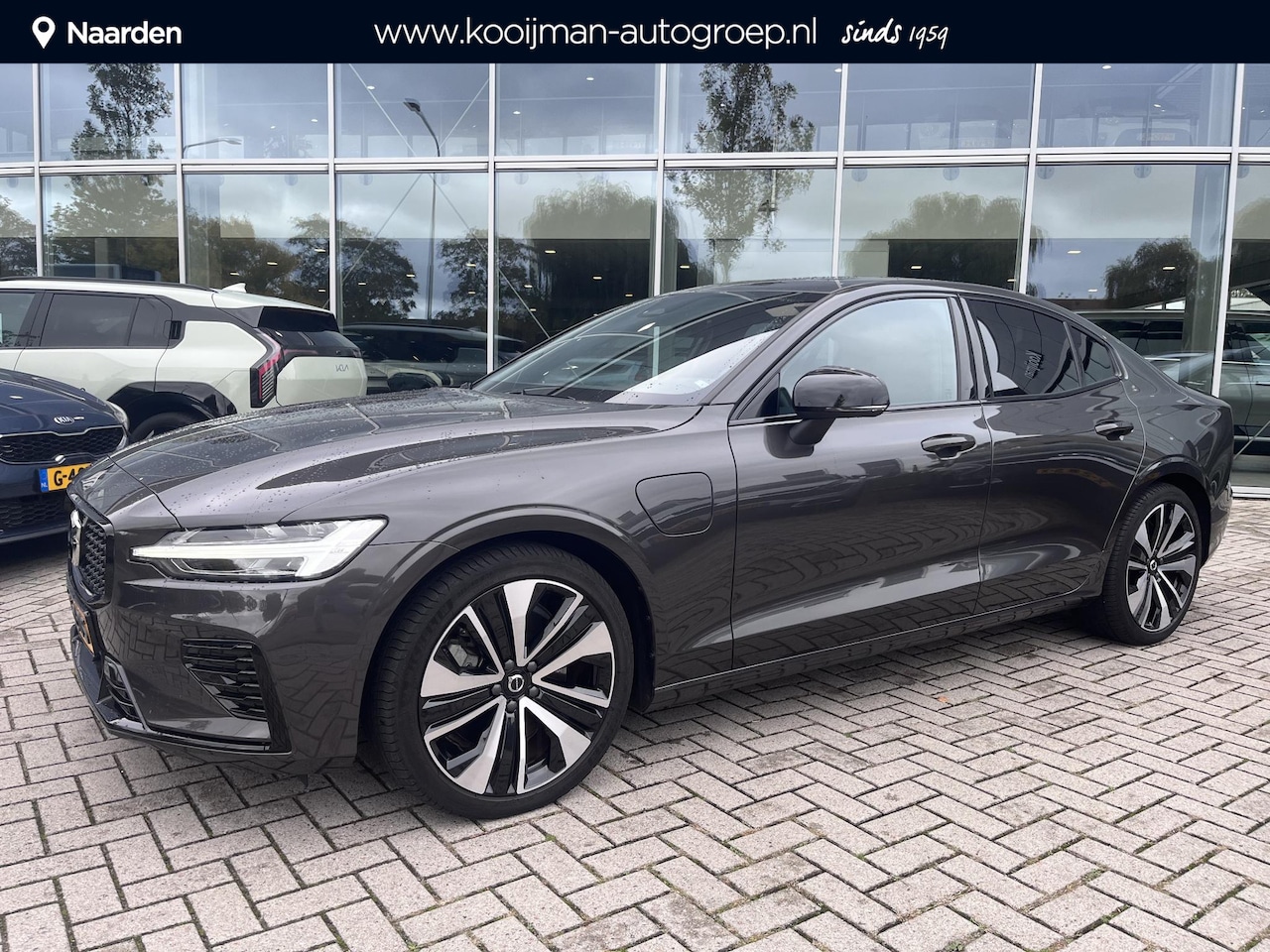 Volvo S60 - 2.0 Recharge T6 AWD Plus Dark Harman Kardon|Schuifkanteldak|Stoel+Stuur verwarming|memory - AutoWereld.nl