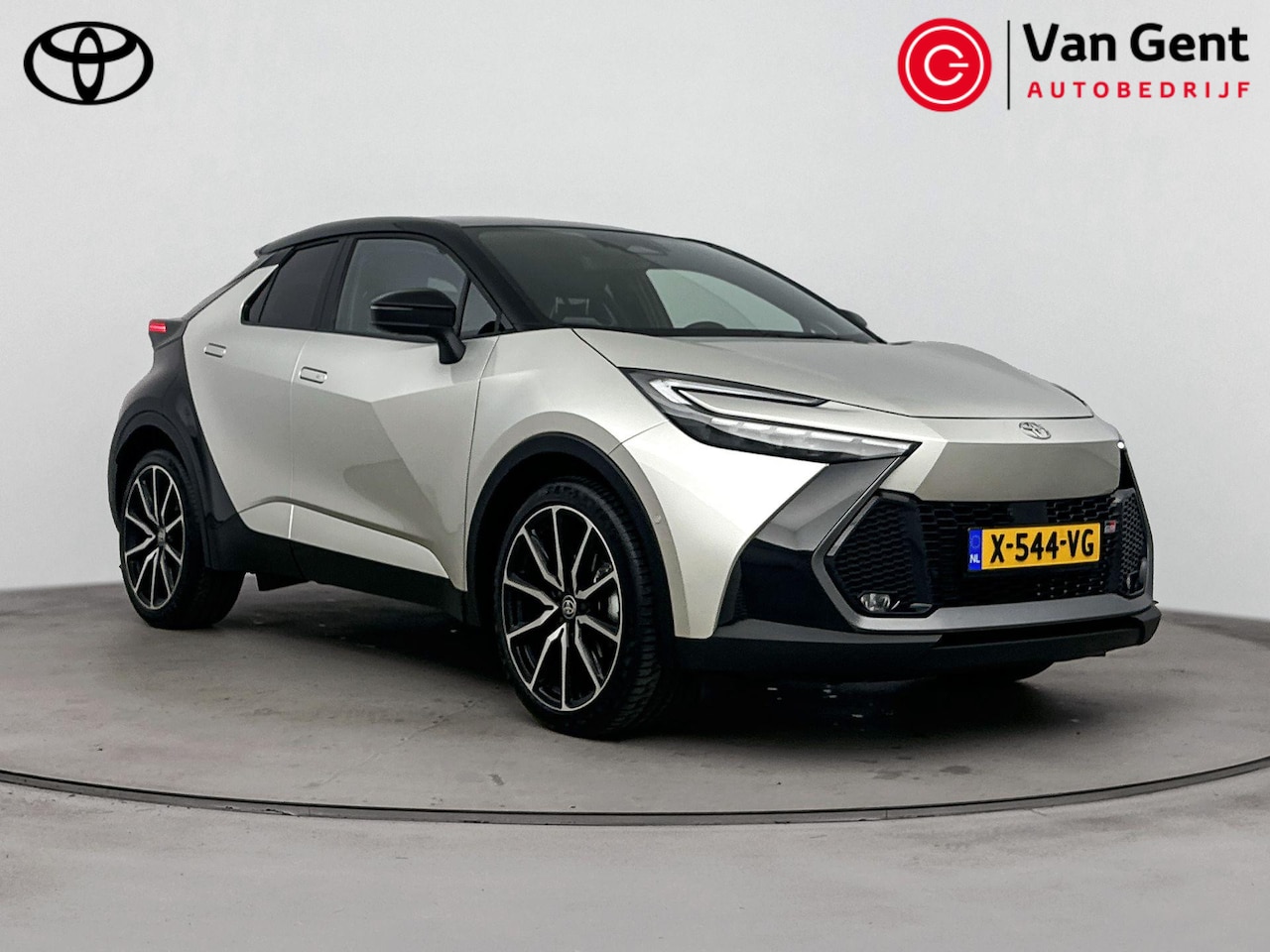 Toyota C-HR - 2.0 Hybrid 200 GR SPORT Première Edition | Panoramadak | Head-up display | Navigatie | JBL - AutoWereld.nl