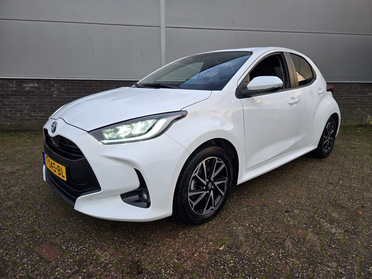 Toyota Yaris - 1.5 Hybrid Dynamic Limited Stoelverwarming - AutoWereld.nl