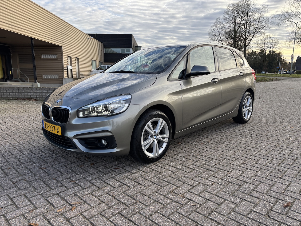 BMW 2-serie Active Tourer - 218i Executive Automaat [ fm navi,ecc,lmv,pdc,trekhaak ] - AutoWereld.nl