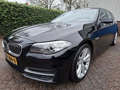BMW 5-serie Touring - 528i High Executive XENON/TREKHAAK/LEER/HEAD UP/CRUISE 245PK