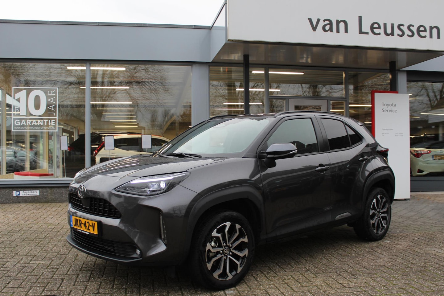 Toyota Yaris Cross - 1.5 Hybrid 115 FIRST EDITION APPLE/ANDROID 17"LM-VELGEN PRIVACYGLASS KEYLESS STOEL/VOORRUI - AutoWereld.nl