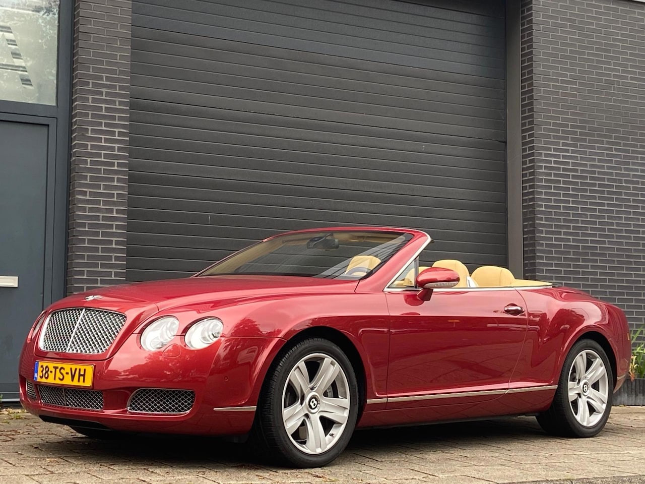 Bentley Continental GTC - 6.0 W12 UNIEK NL-AUTO/1STE-EIGENAAR/DEALERONDERHOUDEN - AutoWereld.nl
