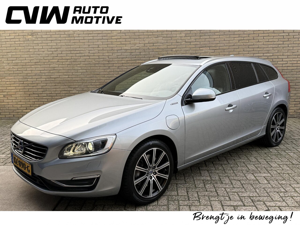 Volvo V60 - 2.4 D5 Twin Engine R-Design Plug-in | Leder | Schuif/kanteldak | Navigatie | Afneembare tr - AutoWereld.nl