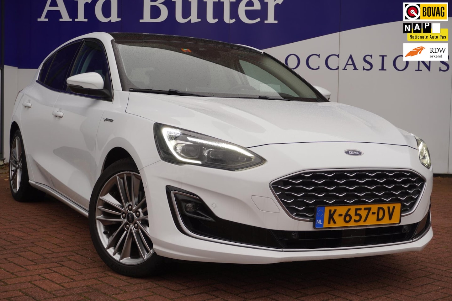 Ford Focus - 1.5 EcoBoost Vignale+Volleder+vitrual+pano-dak+Xenon+Navigatie+Camera+stuur&stoel-verw+18" - AutoWereld.nl
