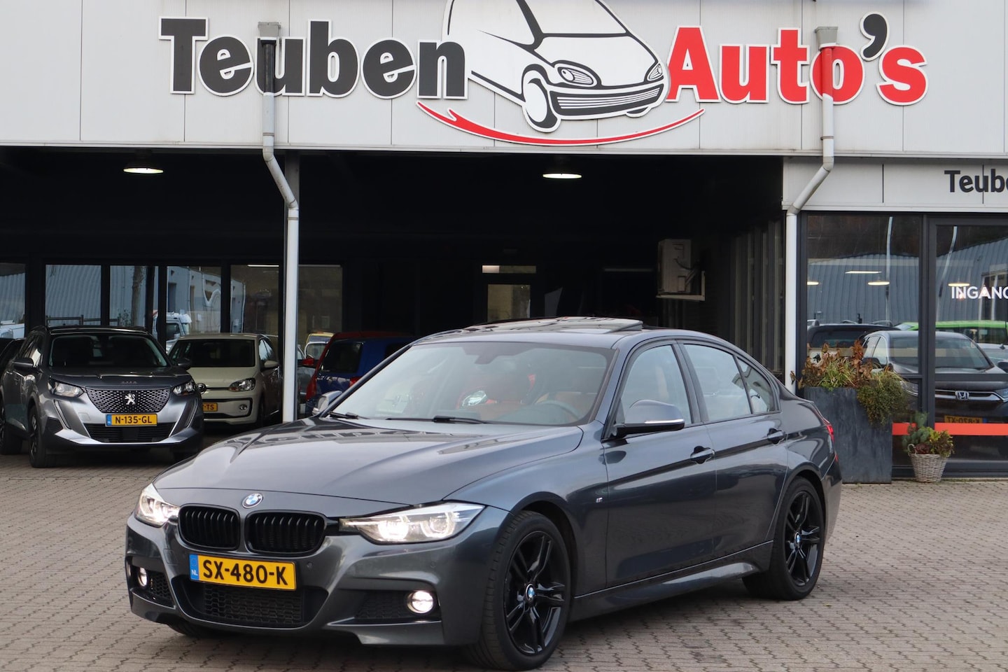 BMW 3-serie - 318i Edition M Sport Shadow Executive Schuif- kanteldak, Navigatie, Lederen interieur, Cru - AutoWereld.nl