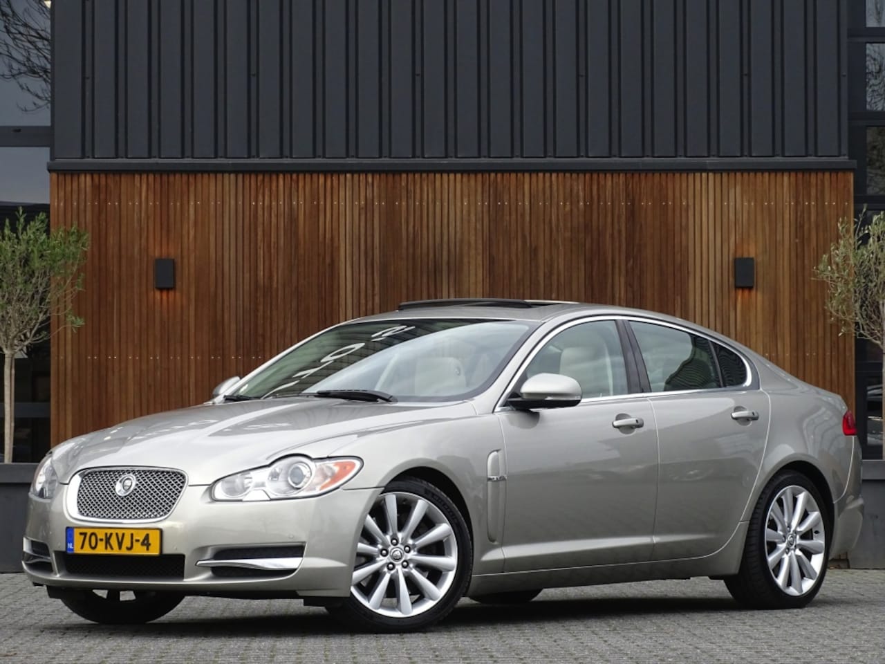 Jaguar XF Portfolio - 5.0 V8 385PK automaat / / LED *NAP* - AutoWereld.nl