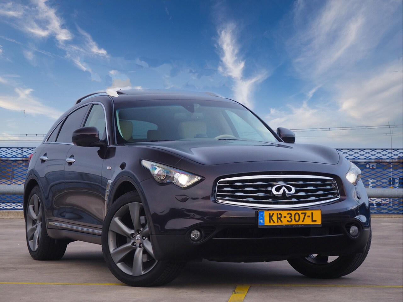 INFINITI FX50